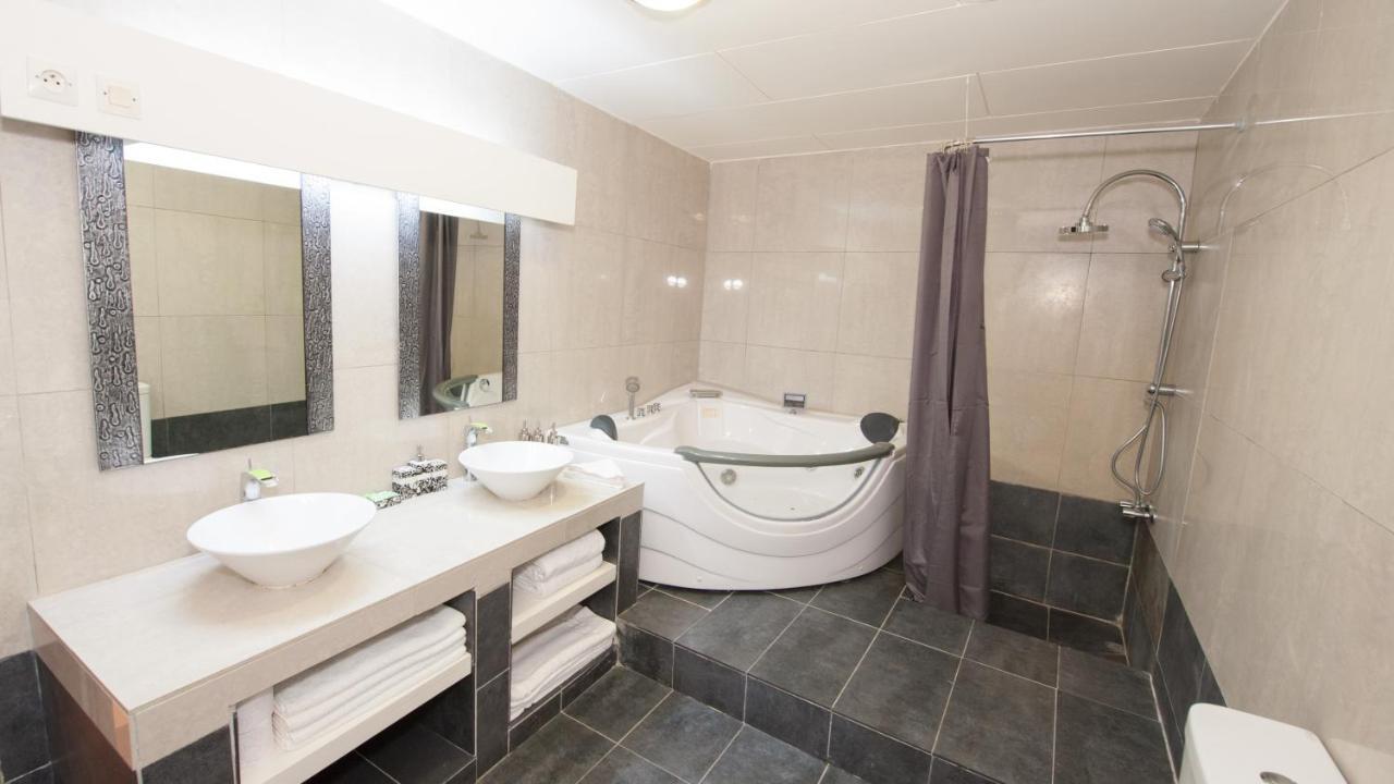 Residence Hoteliere Du Phare Либревиль Экстерьер фото