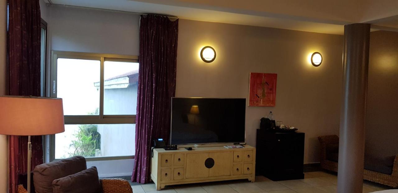 Residence Hoteliere Du Phare Либревиль Экстерьер фото